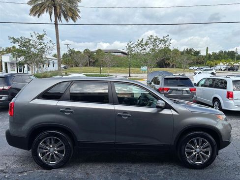 Used 2011 Kia Sorento EX w/ Limited Pkg FWD image 6