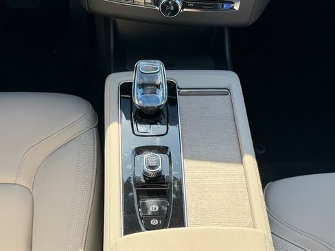 New 2026 Volvo XC90 B5 Core AWD/4WD image 18
