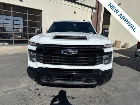 Used 2025 Chevrolet Silverado 2500 Custom w/ Custom Value Package image 2