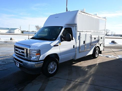 Used 2024 Ford E-350 and Econoline 350 Super Duty w/ Power Windows & Locks Group image 7
