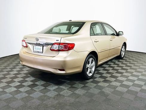 Used 2013 Toyota Corolla LE image 9