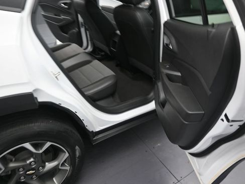 Used 2024 Chevrolet Trax LT FWD image 14
