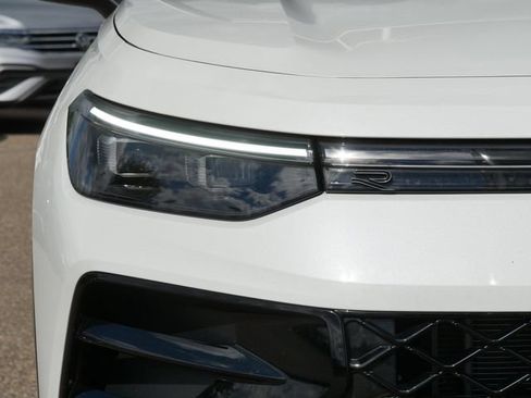 Certified 2026 Volkswagen Tiguan SE R-Line AWD/4WD image 10