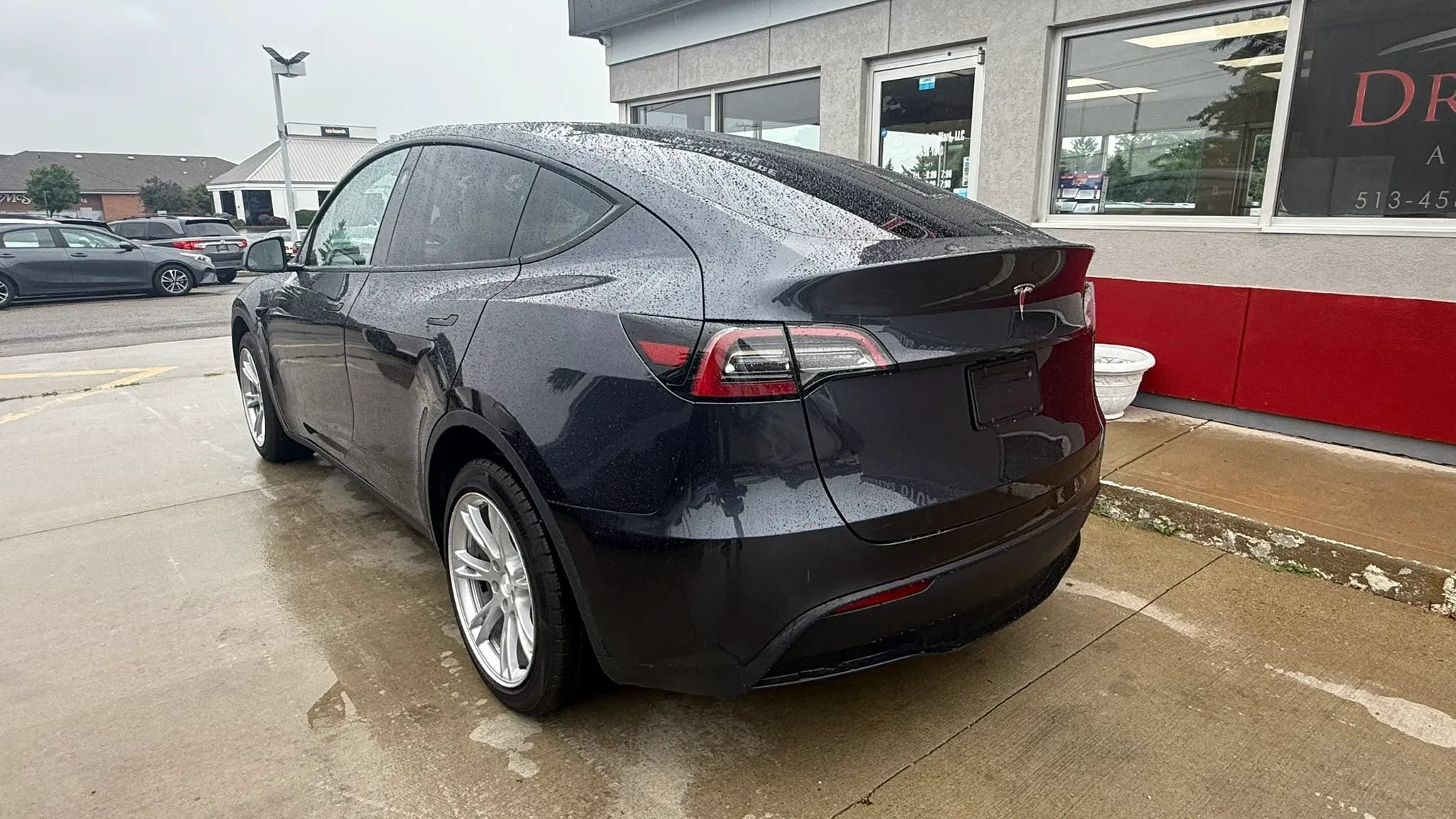 Used 2024 Tesla Model Y Long Range AWD/4WD image 4