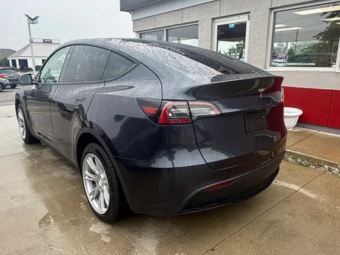 Used 2024 Tesla Model Y Long Range AWD/4WD image 4