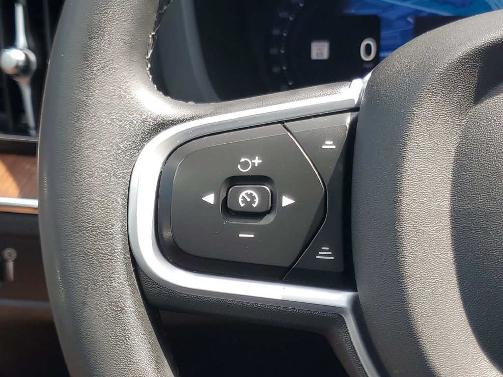 Certified 2022 Volvo XC60 B5 Momentum w/ Protection Package Premier AWD/4WD image 20