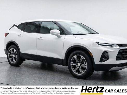 Used 2025 Chevrolet Blazer LT FWD image 1