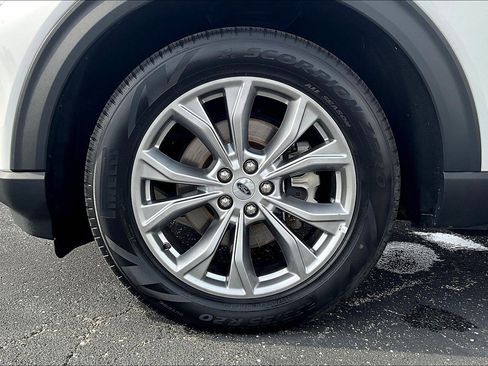 Used 2023 Ford Explorer Limited image 10