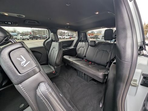 New 2026 Chrysler Pacifica Select image 16