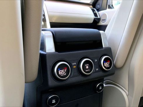 Used 2018 Land Rover Discovery HSE AWD/4WD image 35