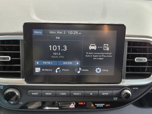 Certified 2025 Hyundai Venue SEL image 18