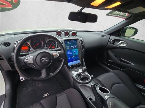 Used 2020 Nissan 370Z Coupe RWD image 16
