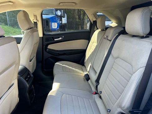 Used 2021 Ford Edge SE image 13