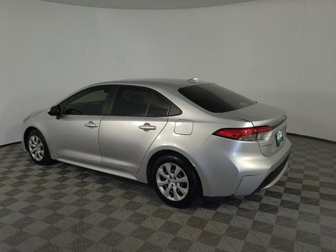 Used 2022 Toyota Corolla LE FWD image 3
