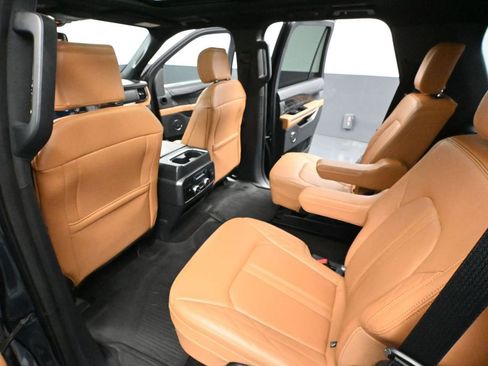 Used 2023 Ford Expedition Platinum image 40