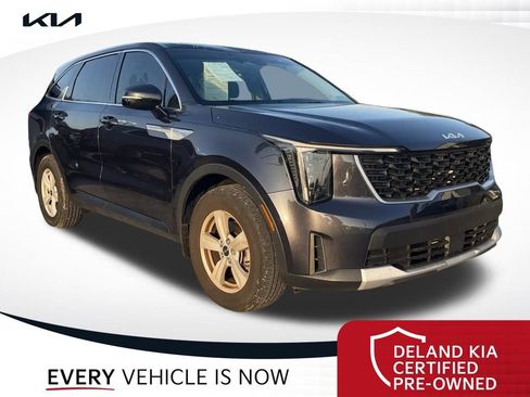 Certified 2025 Kia Sorento LX FWD image 1