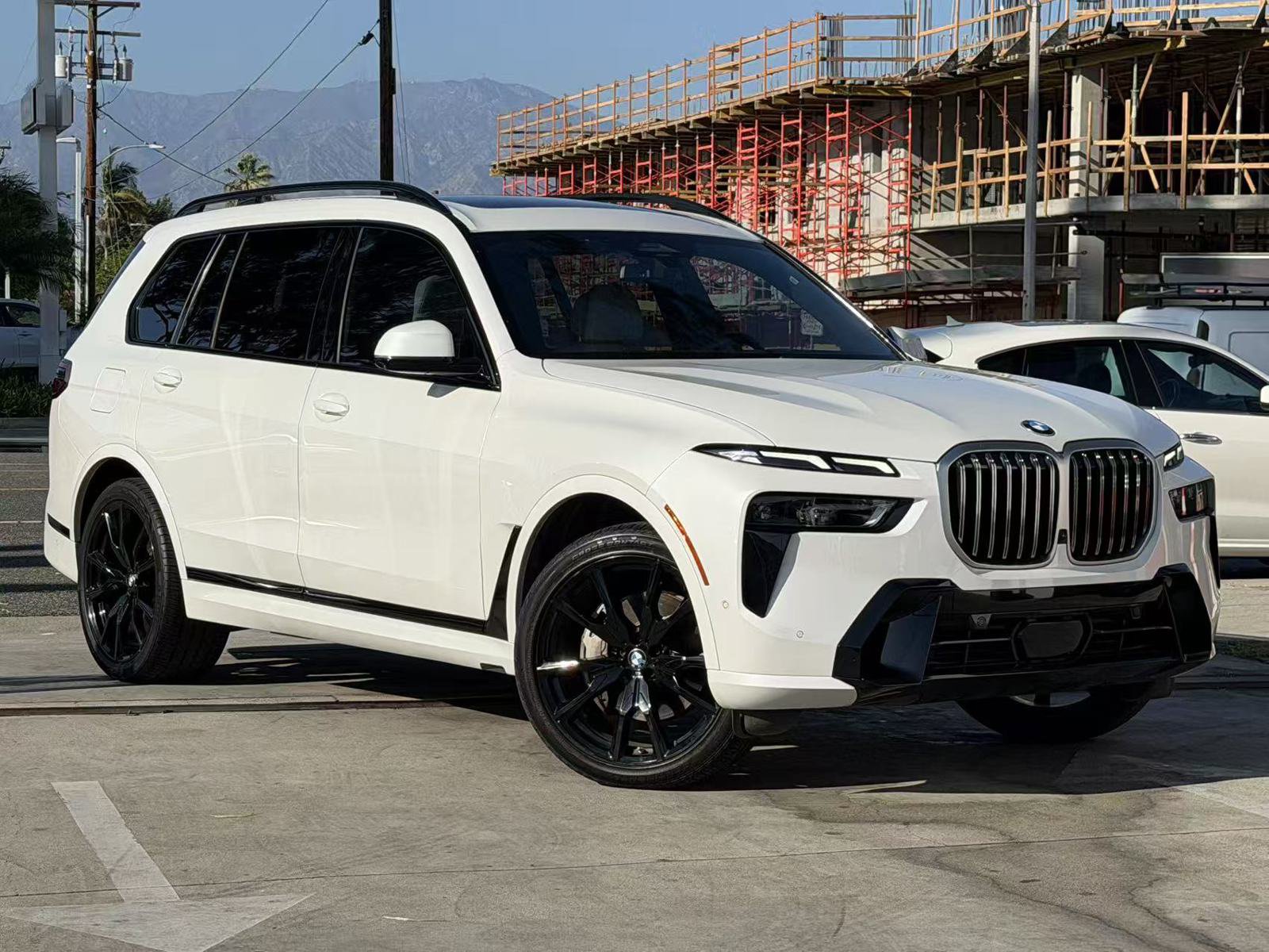Used 2024 BMW X7 xDrive40i w/ M Sport Package AWD/4WD image 3