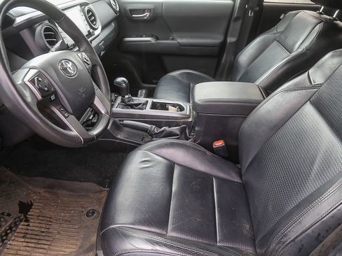 Used 2023 Toyota Tacoma TRD Sport w/ TRD Premium Sport Package image 5