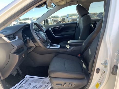 Used 2024 Toyota RAV4 XLE FWD image 17
