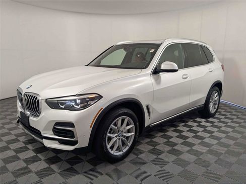 Used 2023 BMW X5 xDrive40i w/ Parking Assistance Package AWD/4WD image 2