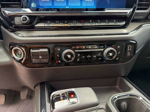 Used 2025 Chevrolet Silverado 1500 ZR2 w/ Technology Package image 30