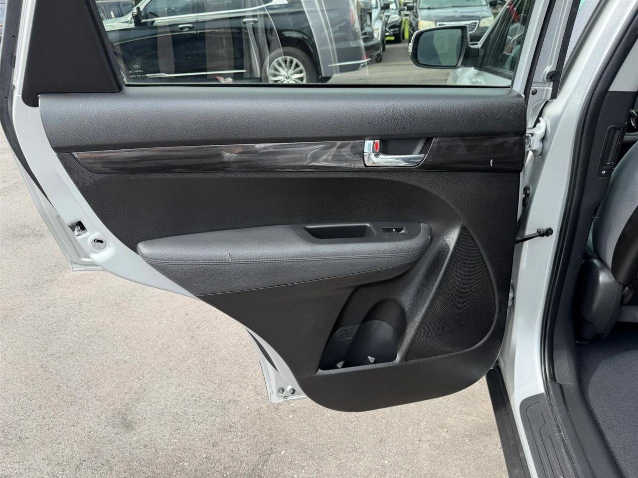 Used 2013 Kia Sorento LX FWD image 25
