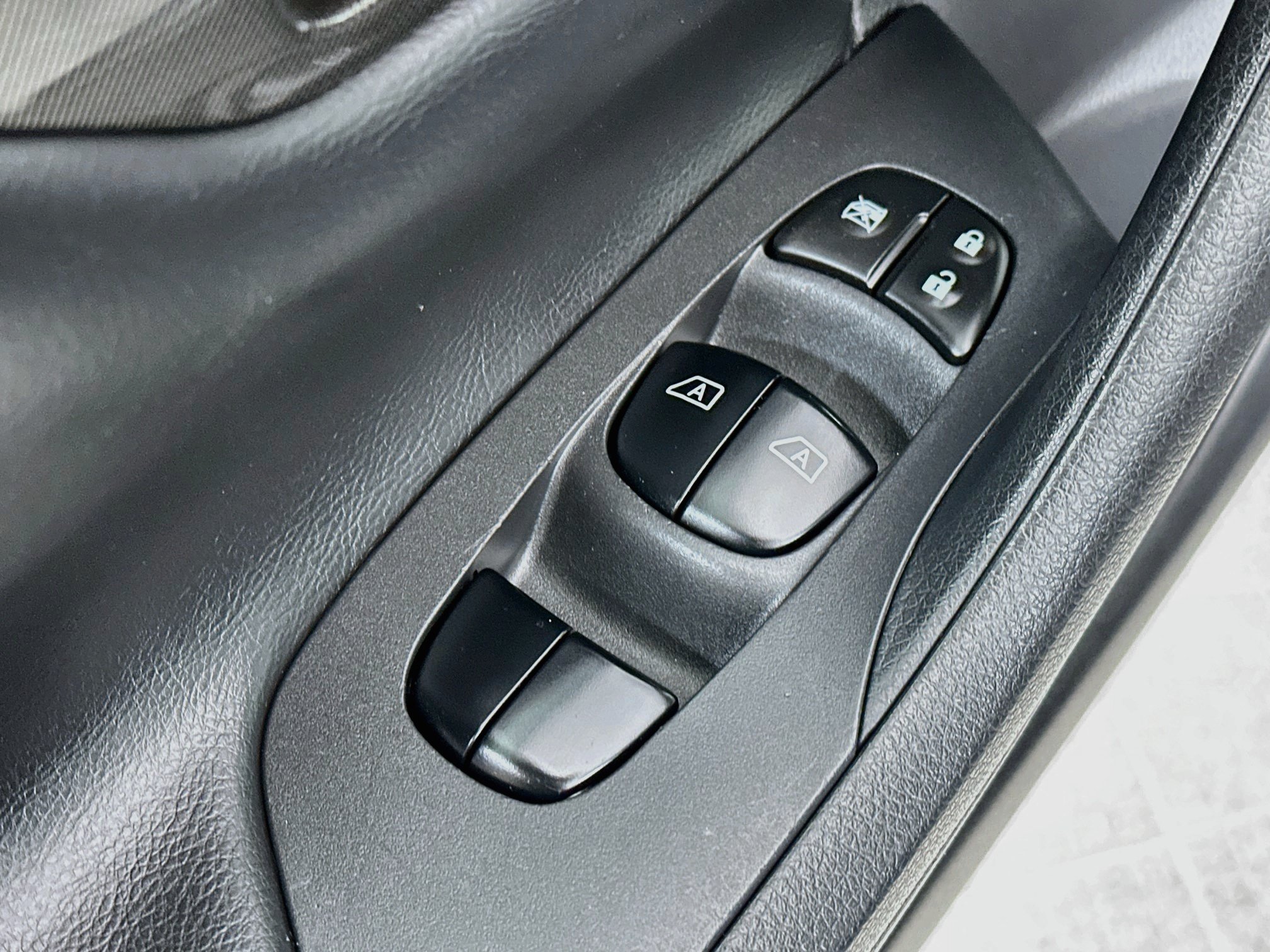 Used 2013 Nissan Altima 2.5 SL FWD image 17