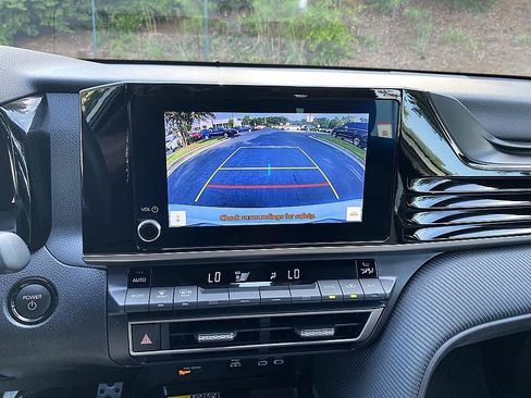 Used 2025 Toyota Camry SE FWD image 18
