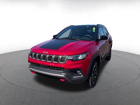 Used 2025 Jeep Compass Trailhawk AWD/4WD image 7