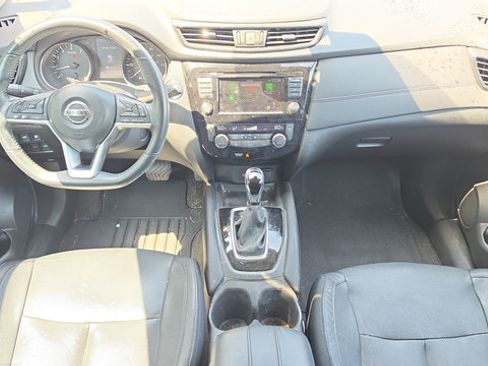 Used 2018 Nissan Rogue SL w/ Premium Package FWD image 7