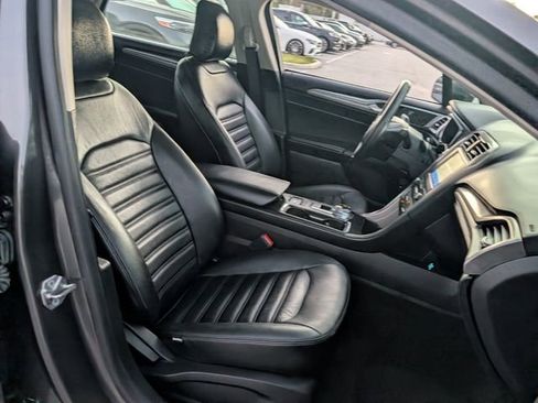 Used 2020 Ford Fusion SE image 14