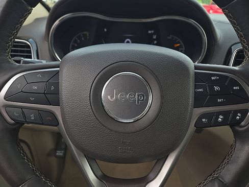 Used 2019 Jeep Grand Cherokee Overland AWD/4WD image 19