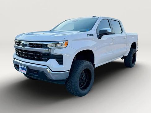 Used 2022 Chevrolet Silverado 1500 LT w/ Z71 Off-Road Package AWD/4WD image 3