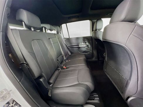 Used 2026 Mercedes-Benz GLB 250 4MATIC image 23