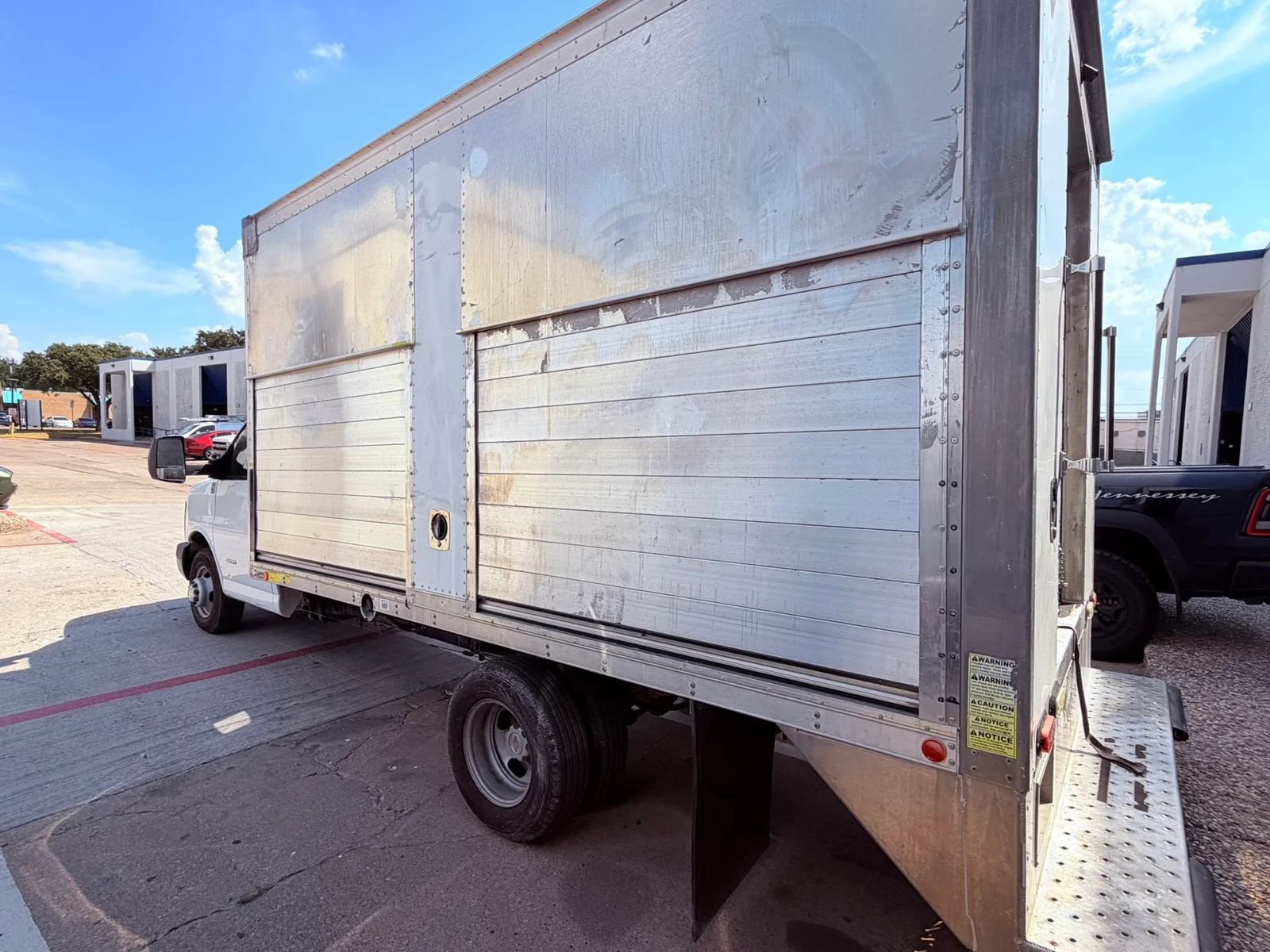 Used 2016 Chevrolet Express 4500 RWD image 2