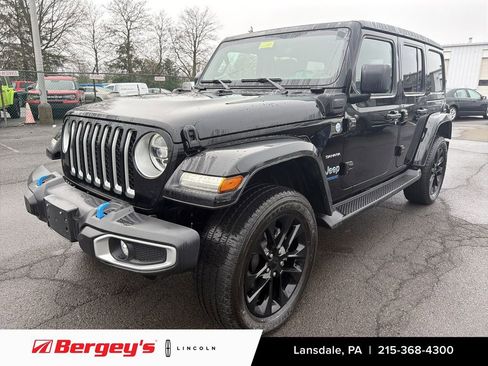 Used 2022 Jeep Wrangler Unlimited Sahara w/ Cold Weather Group AWD/4WD image 1