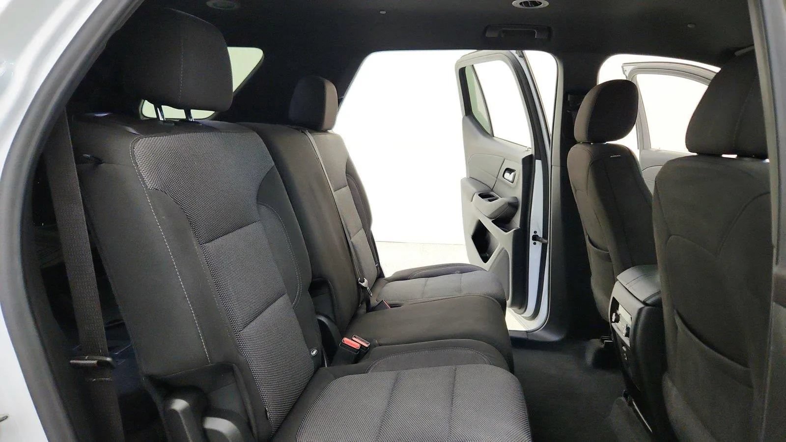 Used 2023 Chevrolet Traverse LT FWD image 32