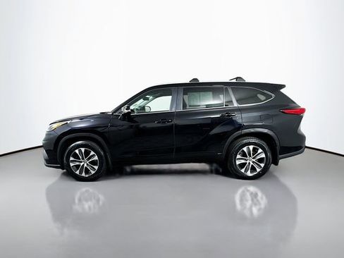 Used 2023 Toyota Highlander XLE AWD/4WD image 5