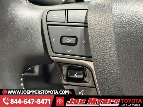 Used 2025 Toyota Camry SE w/ Convenience Package image 24
