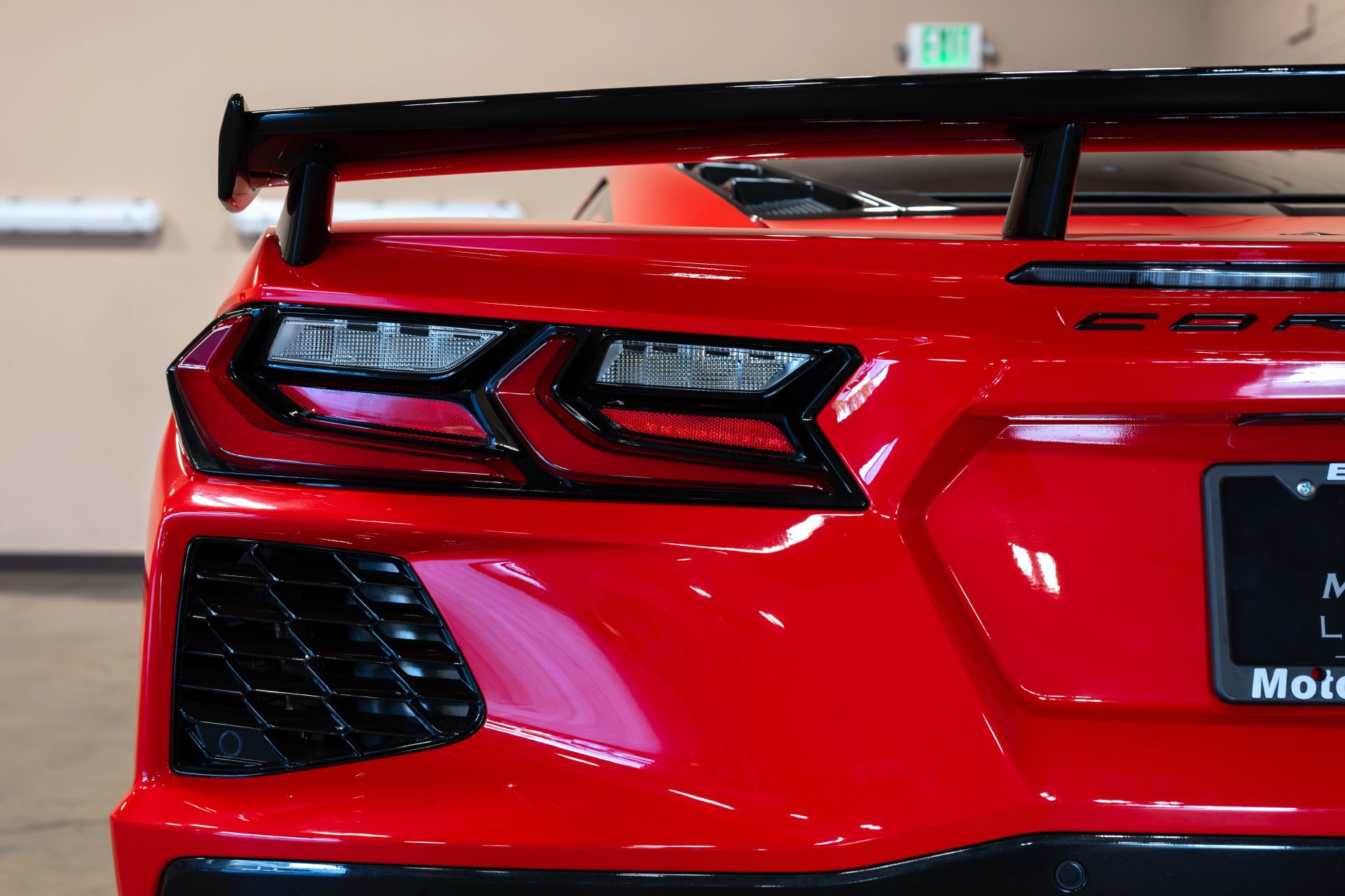 Used 2025 Chevrolet Corvette Stingray Premium Cpe w/ Z51 Performance Package RWD image 28