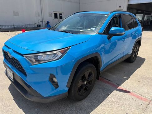 Used 2019 Toyota RAV4 XLE AWD/4WD image 2