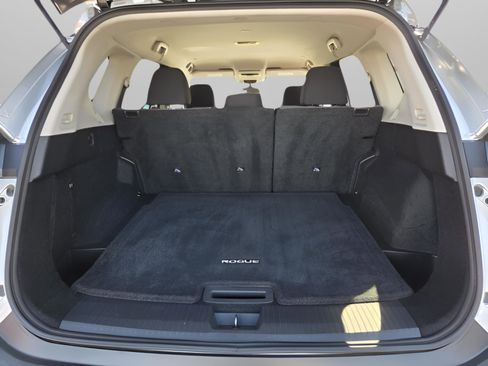Used 2022 Nissan Rogue SV image 29