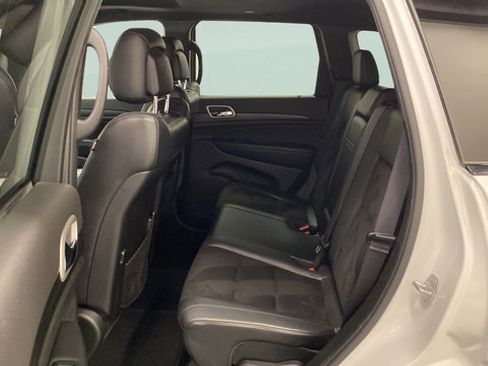 Used 2020 Jeep Grand Cherokee Altitude AWD/4WD image 32
