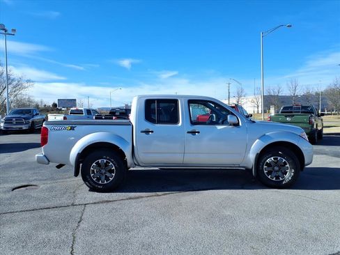 Used 2018 Nissan Frontier PRO-4X image 15