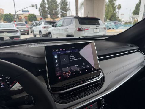 Used 2025 Jeep Compass Limited image 18