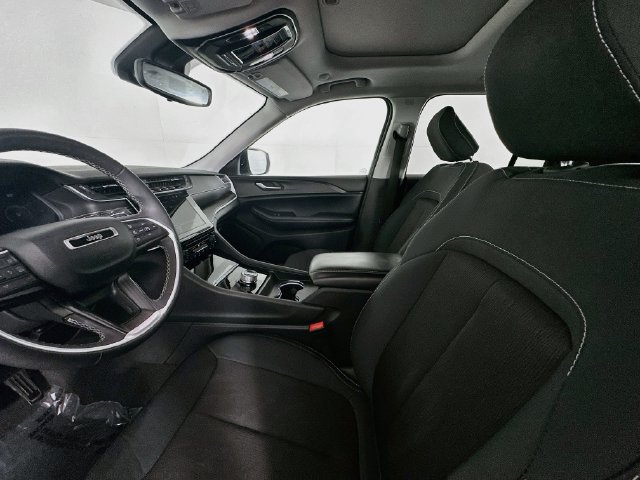 Used 2023 Jeep Grand Cherokee Laredo X AWD/4WD image 20