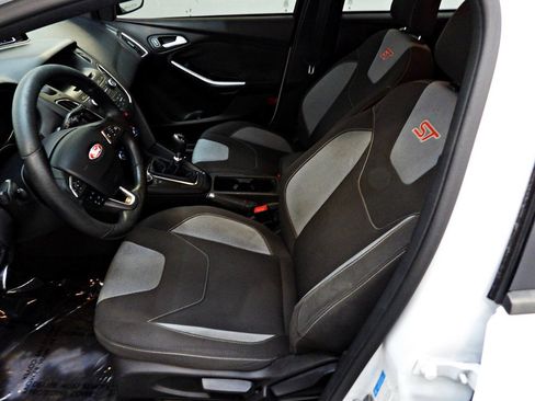 Used 2017 Ford Focus ST FWD image 8