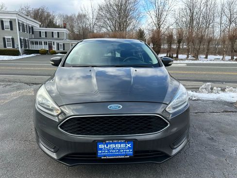 Used 2015 Ford Focus SE image 2