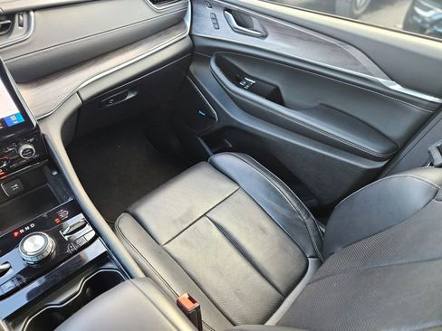 Used 2022 Jeep Grand Cherokee Overland w/ Luxury Tech Group IV image 13