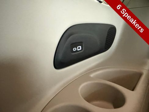 Used 2023 Chrysler Pacifica Touring-L w/ Uconnect Theater Family Group AWD/4WD image 49